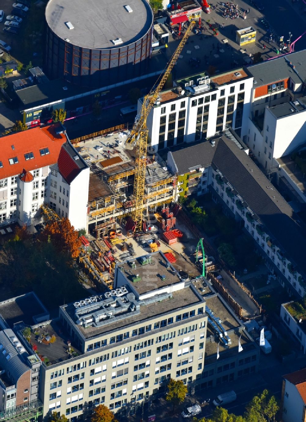 Luftaufnahme Berlin - Baustelle zum Neubau der IDEAL Versicherung AG Aktiengesellschaft an der Zimmerstraße im Ortsteil Mitte in Berlin, Deutschland