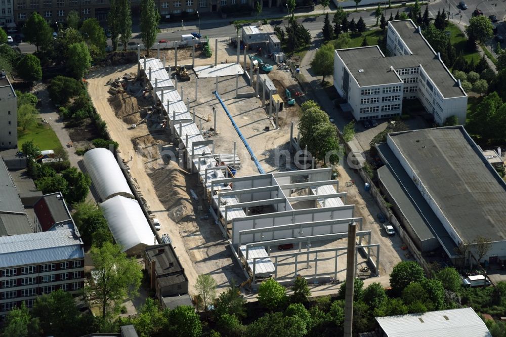 Luftaufnahme Berlin - Baustelle zum Neubau einer Industriebau- und Lagerhalle durch die Wolff & Müller Holding GmbH & Co. KG an der Josef-Orlopp-Straße in Berlin