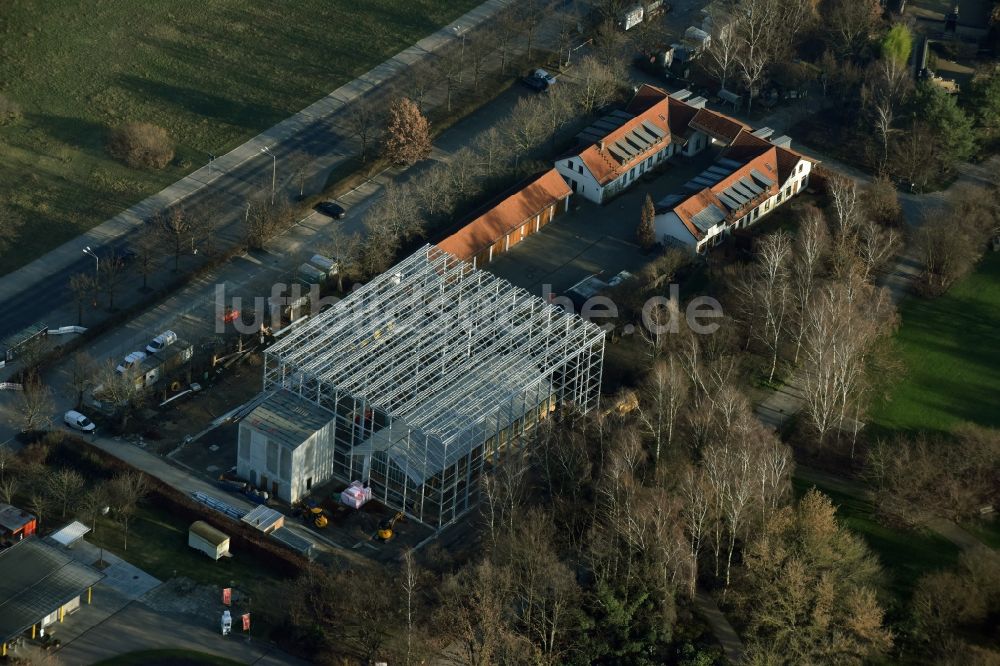 Berlin von oben - Baustelle zum Neubau eines Informations Pavillions zu IGA 2017 an der Eisenacher Straße im Stadtteil Marzahn in Berlin