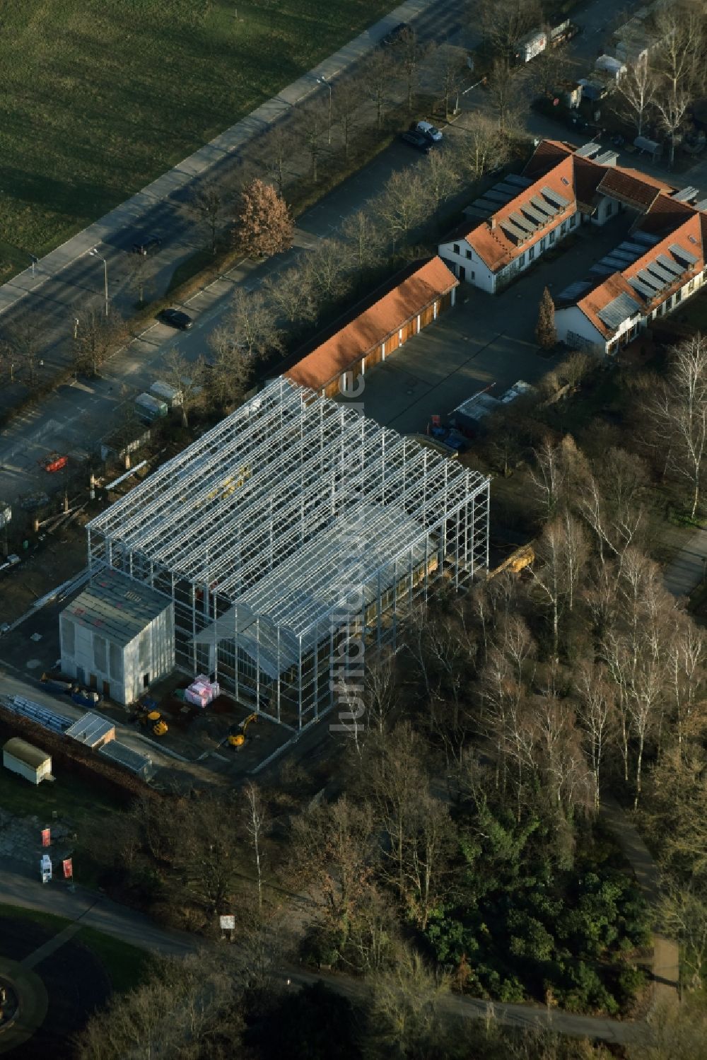 Luftbild Berlin - Baustelle zum Neubau eines Informations Pavillions zu IGA 2017 an der Eisenacher Straße im Stadtteil Marzahn in Berlin