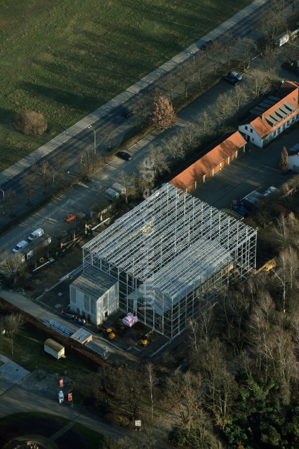 Luftaufnahme Berlin - Baustelle zum Neubau eines Informations Pavillions zu IGA 2017 an der Eisenacher Straße im Stadtteil Marzahn in Berlin