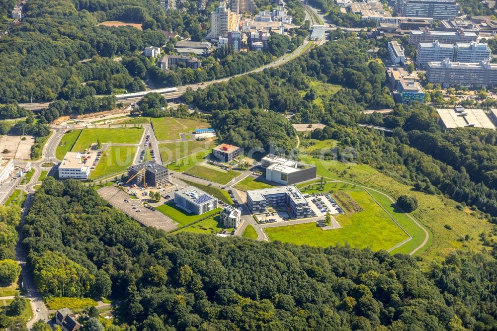 Luftaufnahme Bochum - Baustelle zum Neubau des Innovationszentrums Gesundheitswirtschaft von der Kampmann Hörsysteme GmbH und der contec - Gesellschaft für Organisationsentwicklung mbH auf dem Gesundheitscampus im Ortsteil Bochum Süd in Bochum im Bundesland Nordrhein-Westf