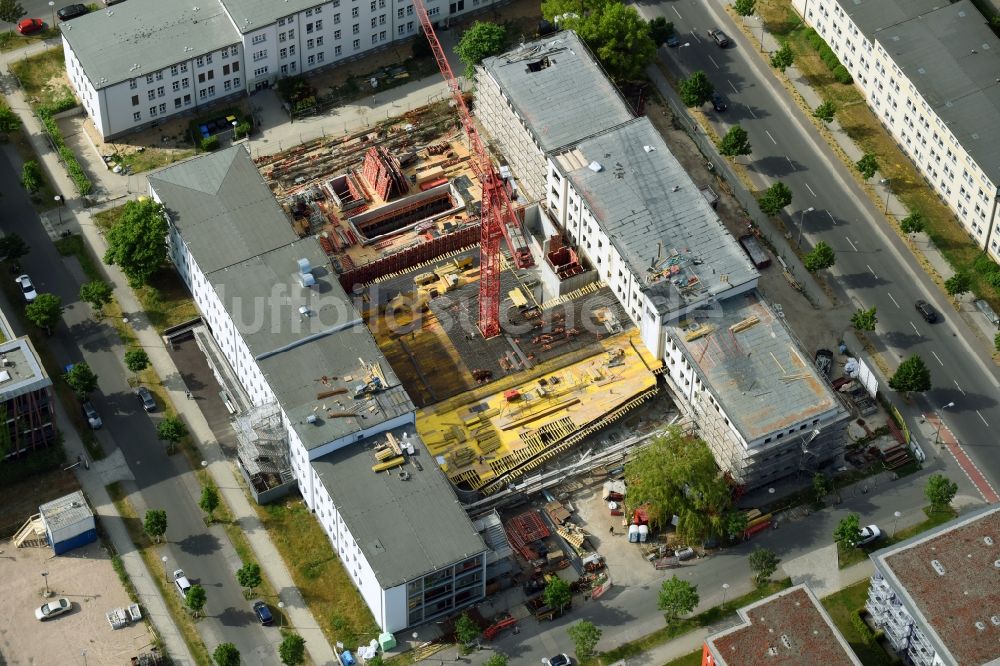 Berlin aus der Vogelperspektive: Baustelle zum Neubau IRIS Adlershof Zum Großen Windkanal im Ortsteil Adlershof in Berlin, Deutschland