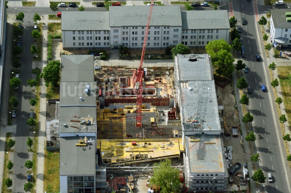 Berlin aus der Vogelperspektive: Baustelle zum Neubau IRIS Adlershof Zum Großen Windkanal im Ortsteil Adlershof in Berlin, Deutschland