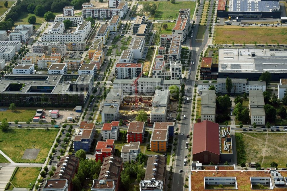 Luftaufnahme Berlin - Baustelle zum Neubau IRIS Adlershof Zum Großen Windkanal im Ortsteil Adlershof in Berlin, Deutschland