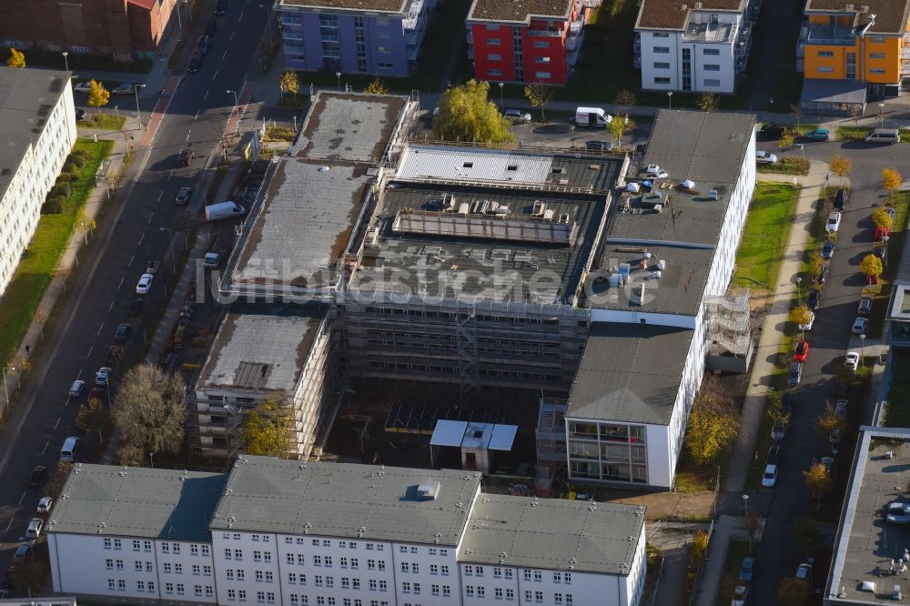 Luftaufnahme Berlin - Baustelle zum Neubau IRIS Adlershof Zum Großen Windkanal im Ortsteil Adlershof in Berlin, Deutschland