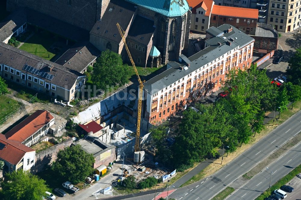 Magdeburg aus der Vogelperspektive: Baustelle zum Neubau des Kloster- Gebäudekomplex am Wallonerberg in Magdeburg im Bundesland Sachsen-Anhalt, Deutschland