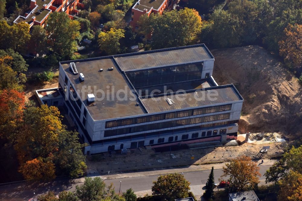 Luftaufnahme Berlin - Baustelle zum Neubau der König Fahd Akademie nach Entwürfen der Architekten der AUKETT + HEESE GmbH durch das Bauunternehmen Ed. Züblin AG in Berlin