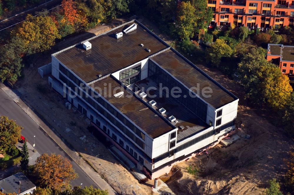 Berlin aus der Vogelperspektive: Baustelle zum Neubau der König Fahd Akademie nach Entwürfen der Architekten der AUKETT + HEESE GmbH durch das Bauunternehmen Ed. Züblin AG in Berlin