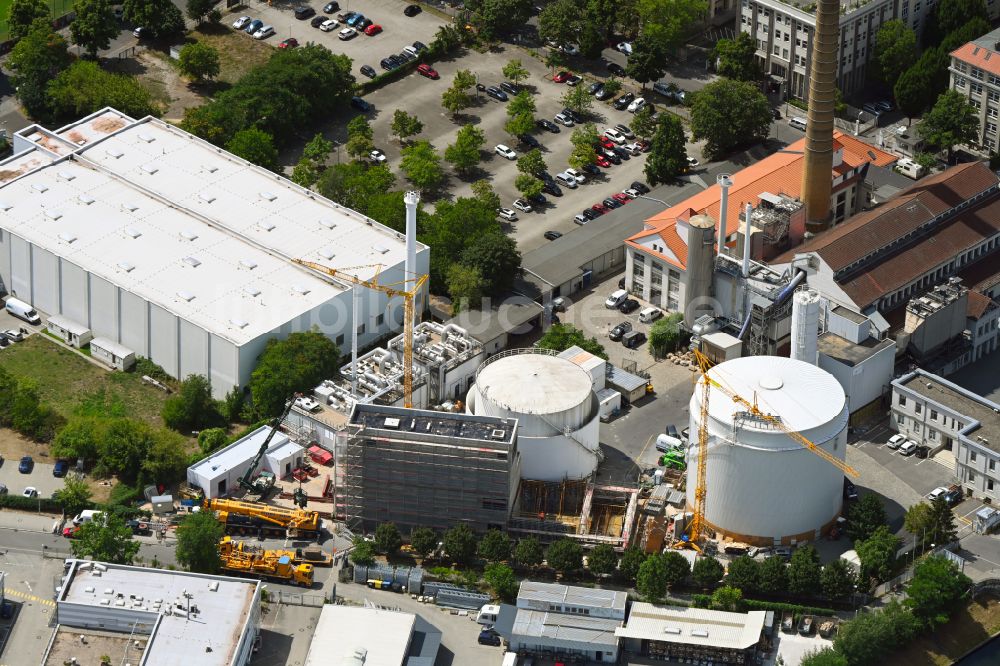 Luftbild Berlin - Baustelle zum Neubau der Kraftwerksanlagen eines Blockheizkraftwerkes im am Weigandufer Fernheizwerk Neukölln in Berlin, Deutschland