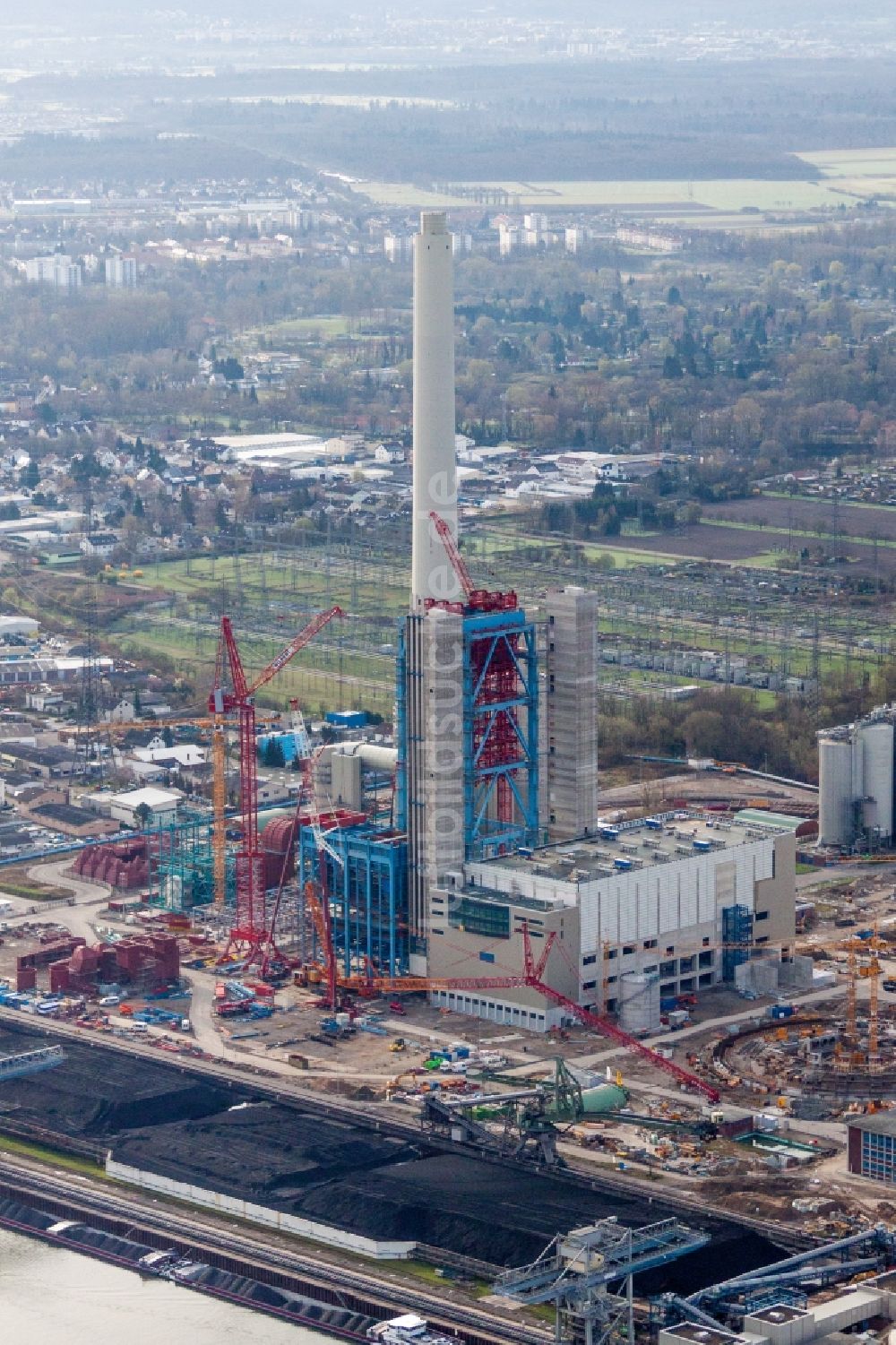 Luftaufnahme Karlsruhe - Baustelle zum Neubau der Kraftwerksanlagen des Heizkraftwerkes EnBW Energie Baden-Württemberg AG, Rheinhafen-Dampfkraftwerk Karlsruhe in Karlsruhe im Bundesland Baden-Württemberg, Deutschland