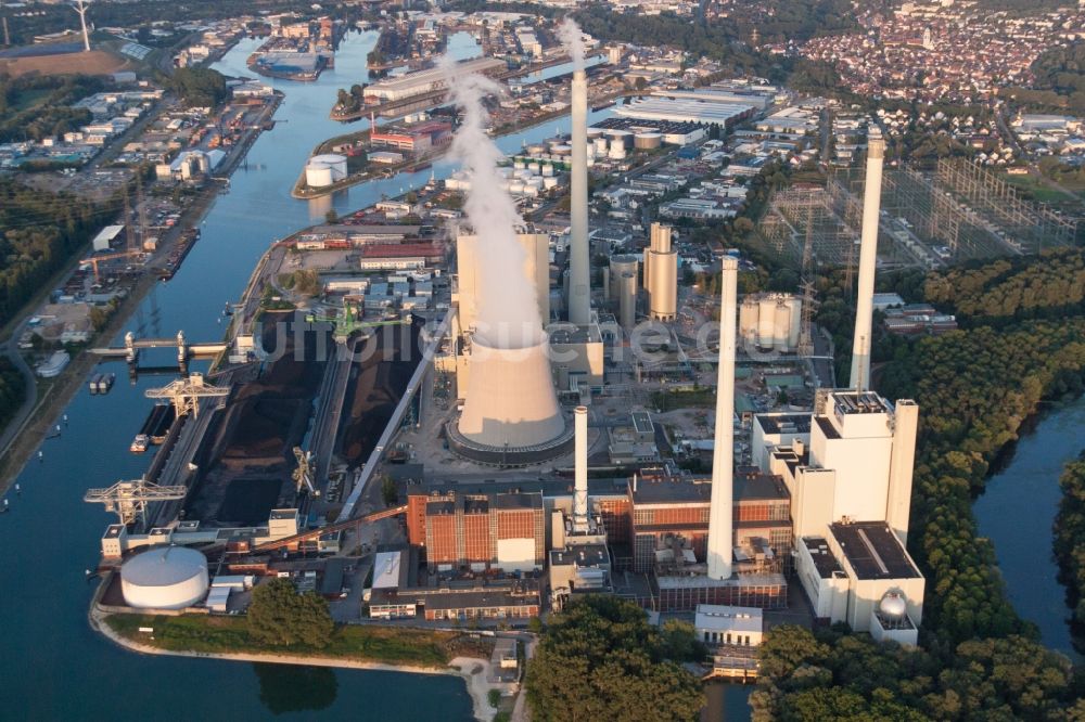 Karlsruhe aus der Vogelperspektive: Baustelle zum Neubau der Kraftwerksanlagen des Heizkraftwerkes EnBW Energie Baden-Württemberg AG, Rheinhafen-Dampfkraftwerk Karlsruhe in Karlsruhe im Bundesland Baden-Württemberg, Deutschland