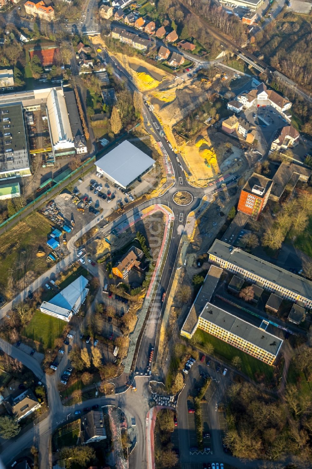 Luftaufnahme Dorsten - Baustelle zum Neubau der Kreisverkehr - Straßenführung Bismarckstraße in Dorsten im Bundesland Nordrhein-Westfalen, Deutschland