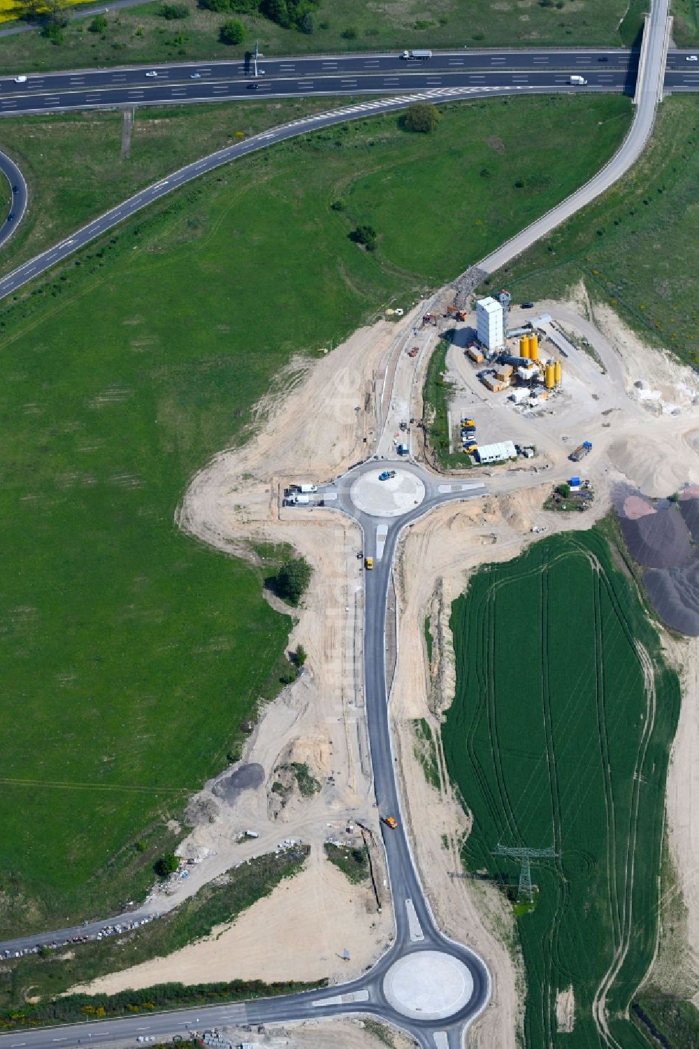 Luftbild Schönefeld - Baustelle zum Neubau der Kreisverkehr - Straßenführung an der Hugo-Eckener-Allee in Schönefeld im Bundesland Brandenburg, Deutschland