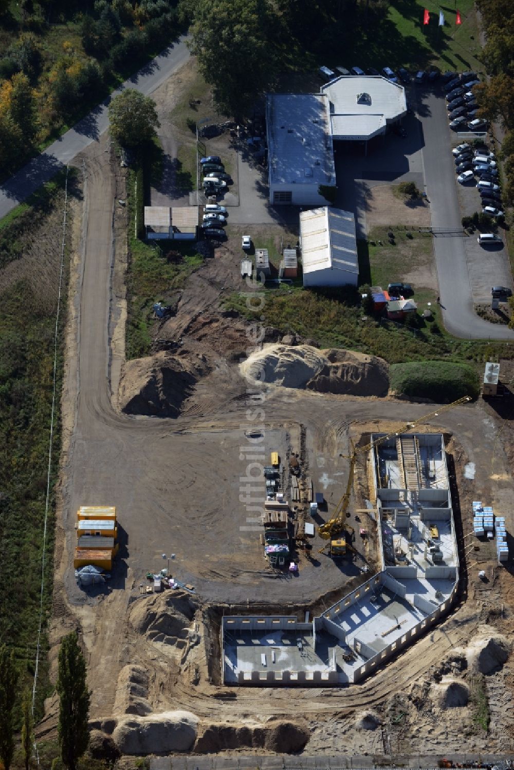 Werneuchen von oben - Baustelle zum Neubau eines Labor- und Verwaltungsgebäudes der Berger Bau GmbH in Werneuchen im Bundesland Brandenburg