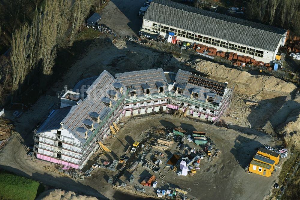 Werneuchen aus der Vogelperspektive: Baustelle zum Neubau eines Labor- und Verwaltungsgebäudes der Berger Bau GmbH in Werneuchen im Bundesland Brandenburg