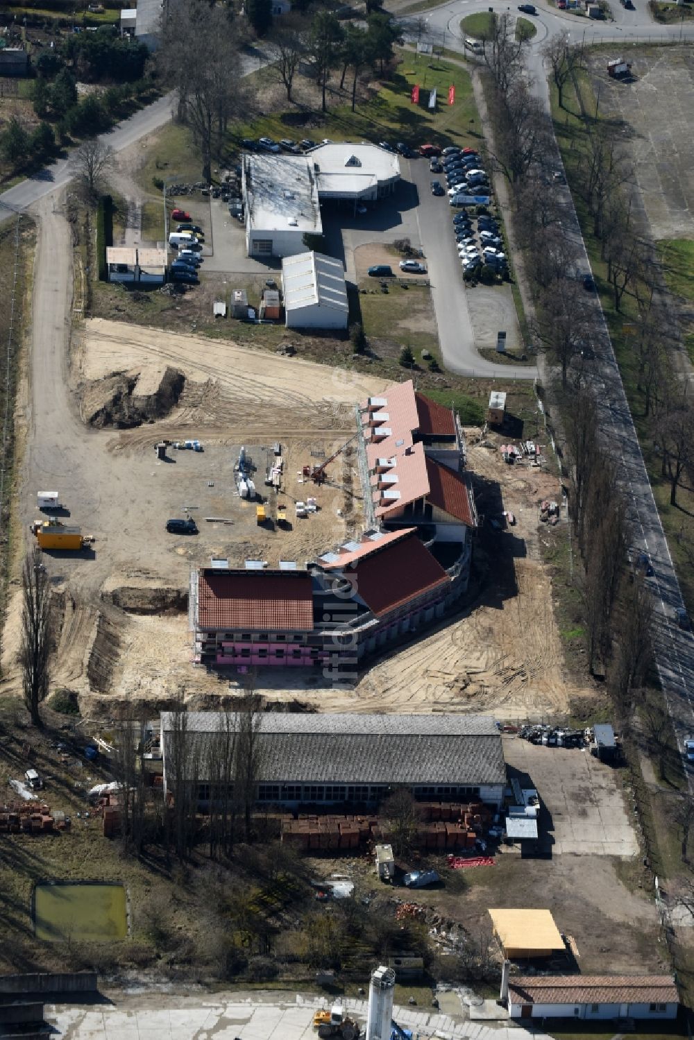 Werneuchen aus der Vogelperspektive: Baustelle zum Neubau eines Labor- und Verwaltungsgebäudes der Berger Bau GmbH in Werneuchen im Bundesland Brandenburg