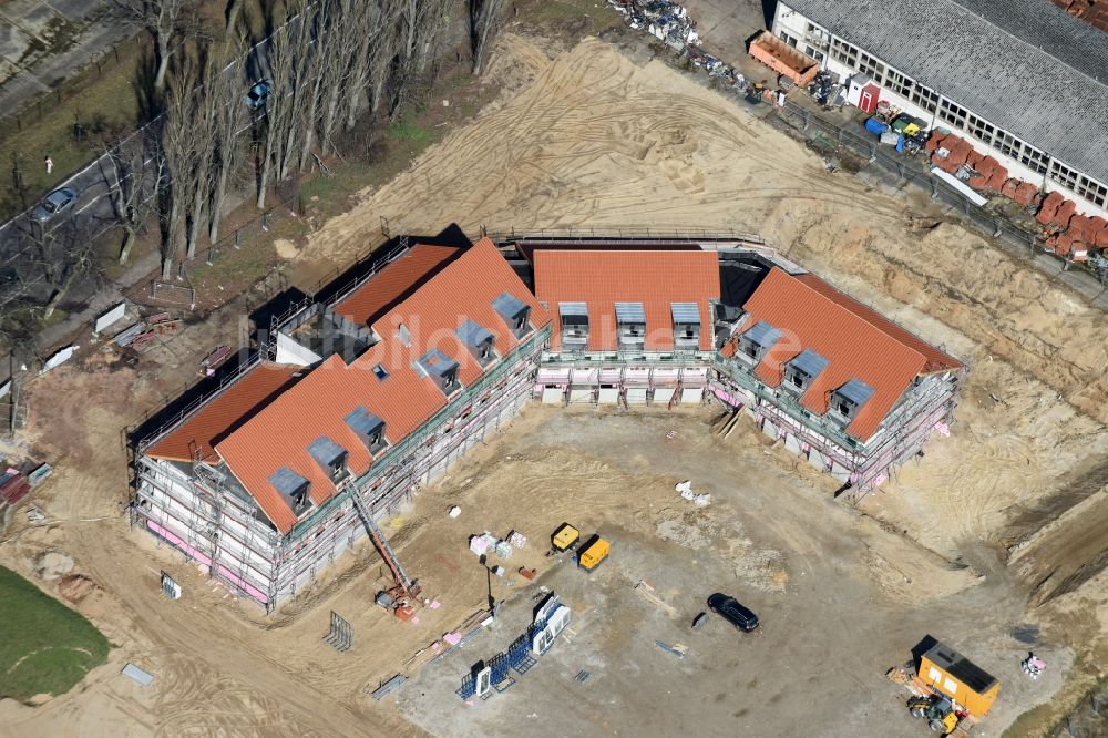 Werneuchen aus der Vogelperspektive: Baustelle zum Neubau eines Labor- und Verwaltungsgebäudes der Berger Bau GmbH in Werneuchen im Bundesland Brandenburg