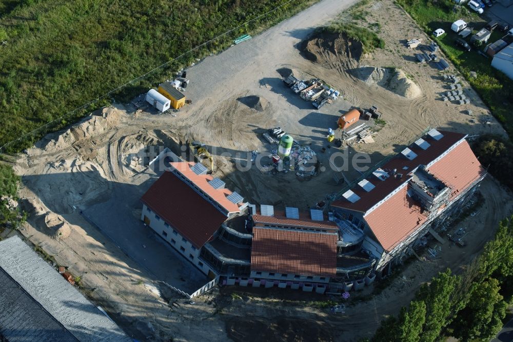 Werneuchen aus der Vogelperspektive: Baustelle zum Neubau eines Labor- und Verwaltungsgebäudes der Berger Bau GmbH in Werneuchen im Bundesland Brandenburg