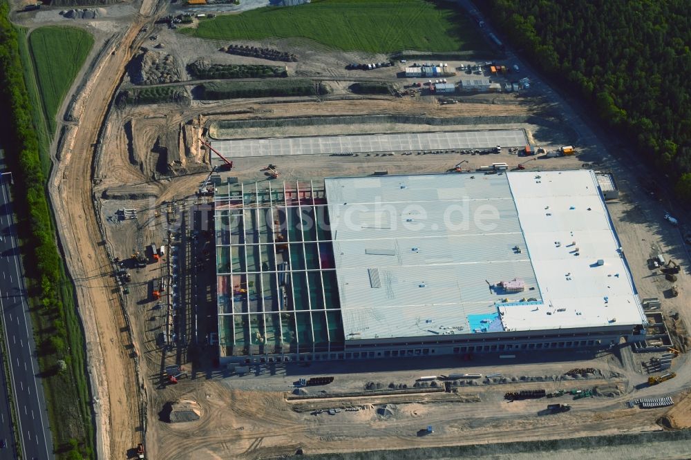 Kiekebusch von oben - Baustelle zum Neubau eines Logistikzentrum des Internethändlers Amazon in Kiekebusch im Bundesland Brandenburg, Deutschland