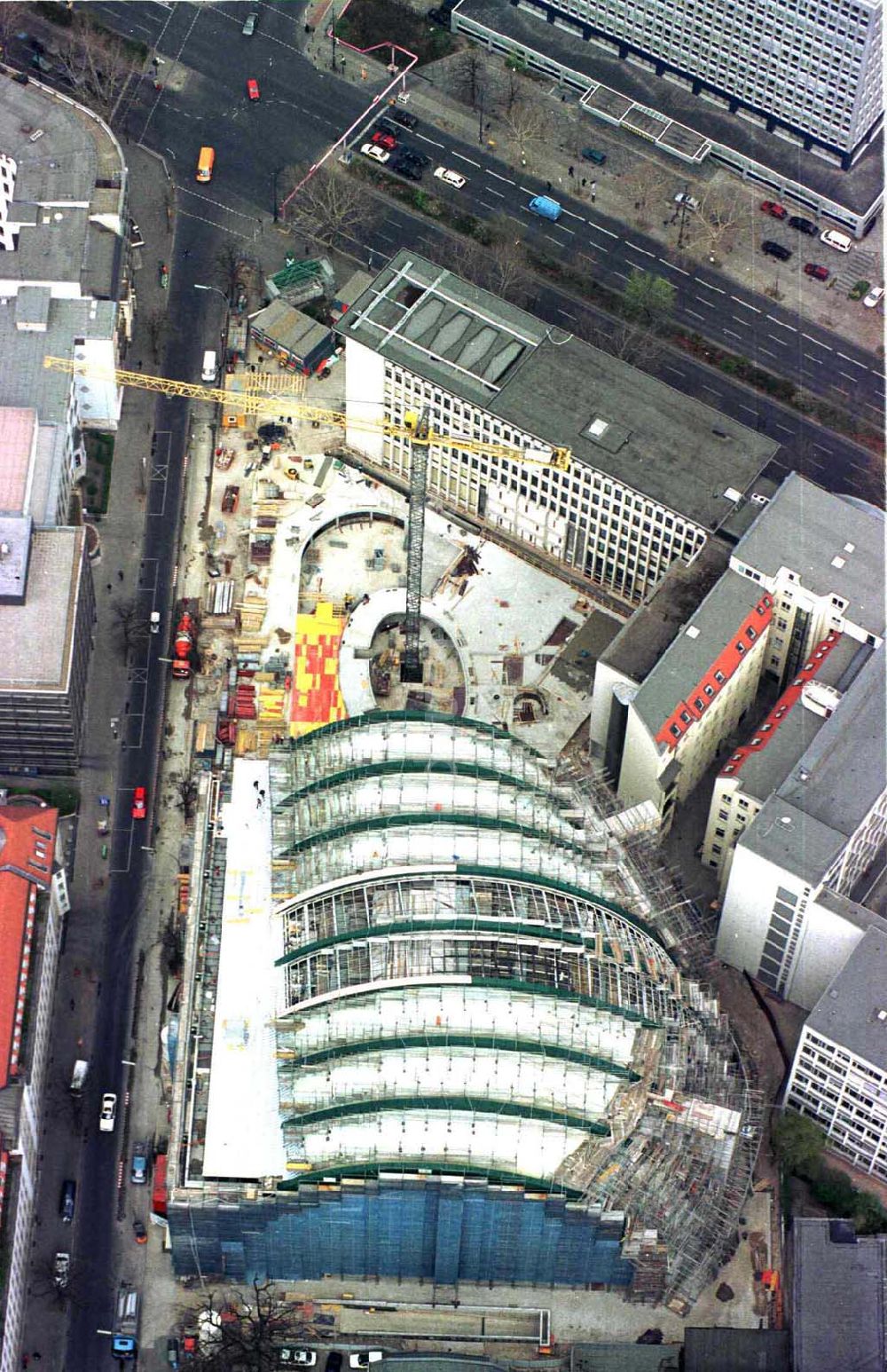 Berlin aus der Vogelperspektive: Baustelle zum Neubau des Ludwig-Erhard-Haus (LEH) in Berlin-Charlottenburg durch die Firmen KRUPP und MAX BÖGL