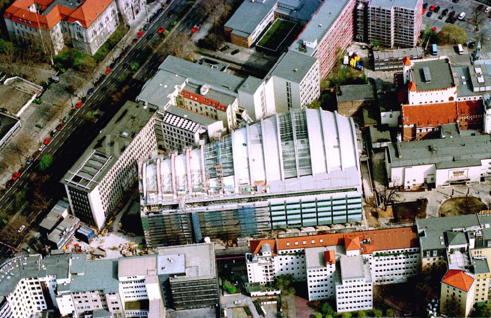 Berlin aus der Vogelperspektive: Baustelle zum Neubau des Ludwig-Erhard-Haus (LEH) in Berlin-Charlottenburg durch die Firmen KRUPP und MAX BÖGL