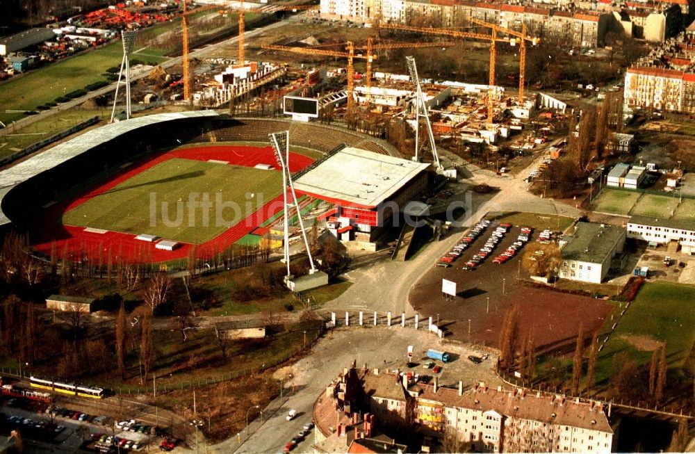 Luftbild Berlin - Baustelle zum Neubau der Max-Schmeling-Halle im Ortsteil Prenzlauer Berg in Berlin, Deutschland