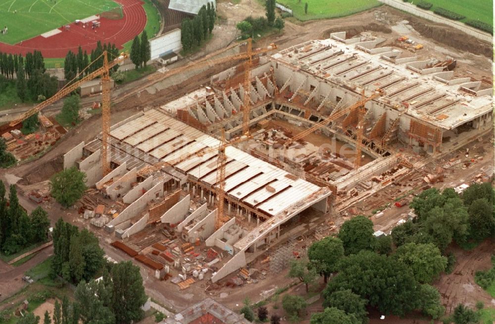 Luftaufnahme Berlin - Baustelle zum Neubau der Max-Schmeling-Halle im Ortsteil Prenzlauer Berg in Berlin, Deutschland