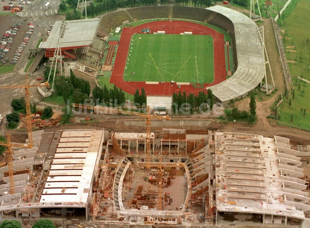 Berlin aus der Vogelperspektive: Baustelle zum Neubau der Max-Schmeling-Halle im Ortsteil Prenzlauer Berg in Berlin, Deutschland