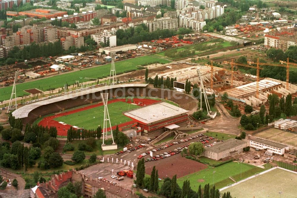 Luftbild Berlin - Baustelle zum Neubau der Max-Schmeling-Halle im Ortsteil Prenzlauer Berg in Berlin, Deutschland