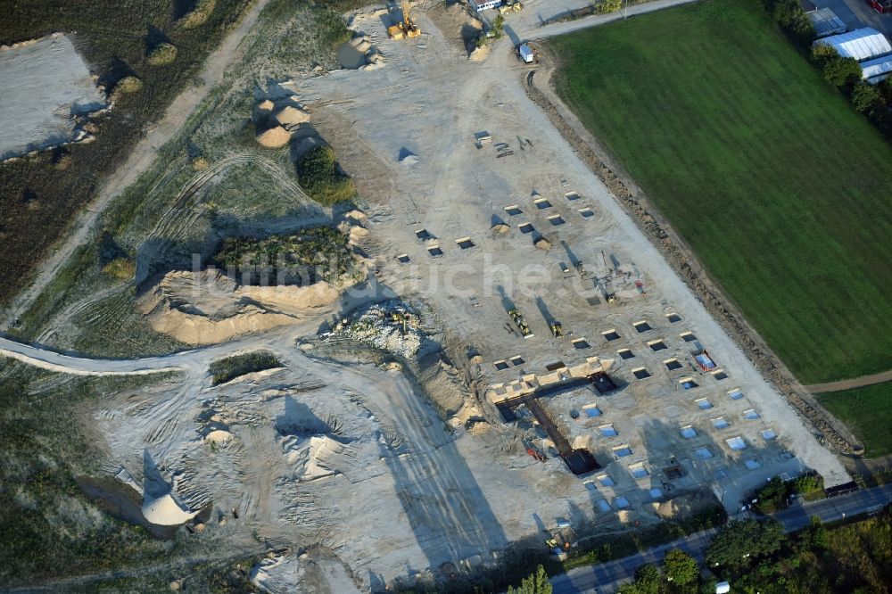 Berlin von oben - Baustelle zum Neubau eines Möbelhauses der Porta-Gruppe in Mahlsdorf in Berlin