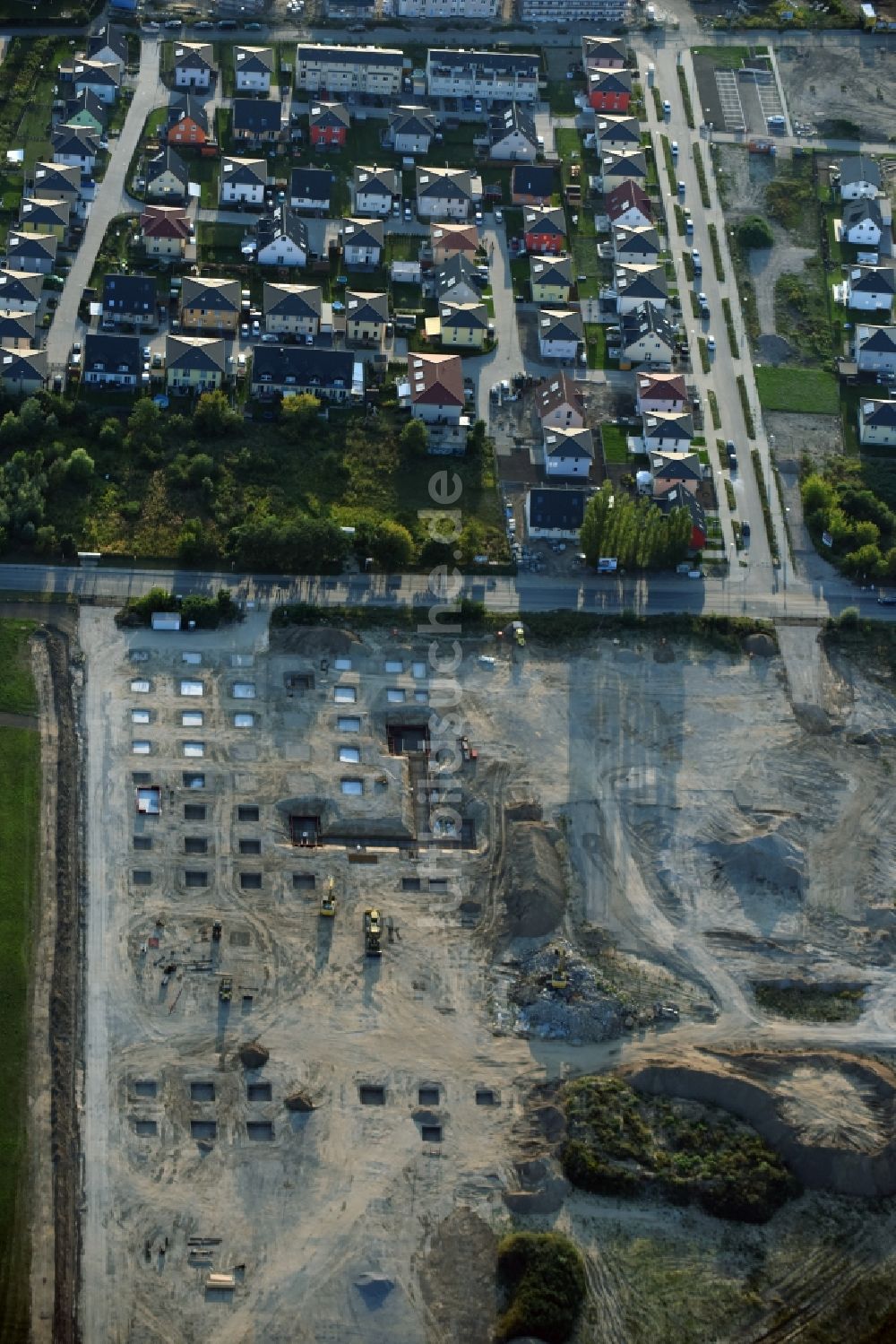 Luftbild Berlin - Baustelle zum Neubau eines Möbelhauses der Porta-Gruppe in Mahlsdorf in Berlin