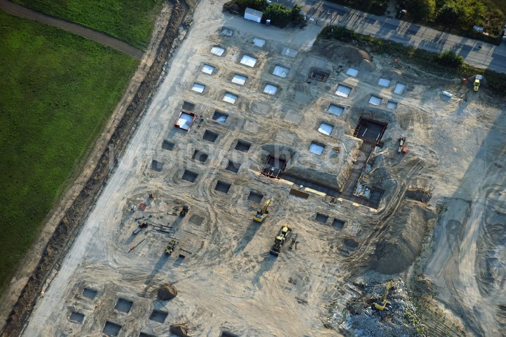 Berlin von oben - Baustelle zum Neubau eines Möbelhauses der Porta-Gruppe in Mahlsdorf in Berlin