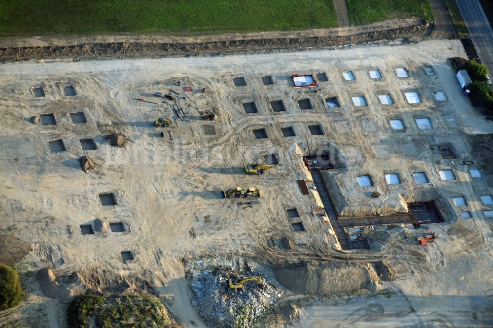 Berlin von oben - Baustelle zum Neubau eines Möbelhauses der Porta-Gruppe in Mahlsdorf in Berlin