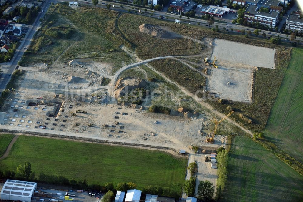 Berlin aus der Vogelperspektive: Baustelle zum Neubau eines Möbelhauses der Porta-Gruppe in Mahlsdorf in Berlin