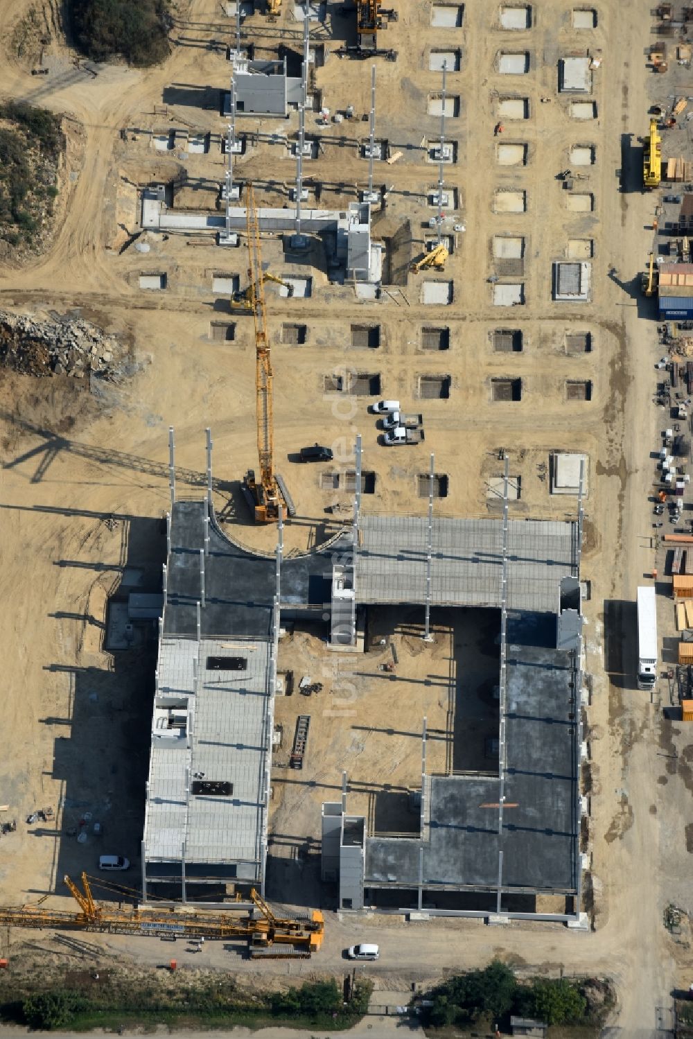 Luftbild Berlin - Baustelle zum Neubau eines Möbelhauses der Porta-Gruppe in Mahlsdorf in Berlin