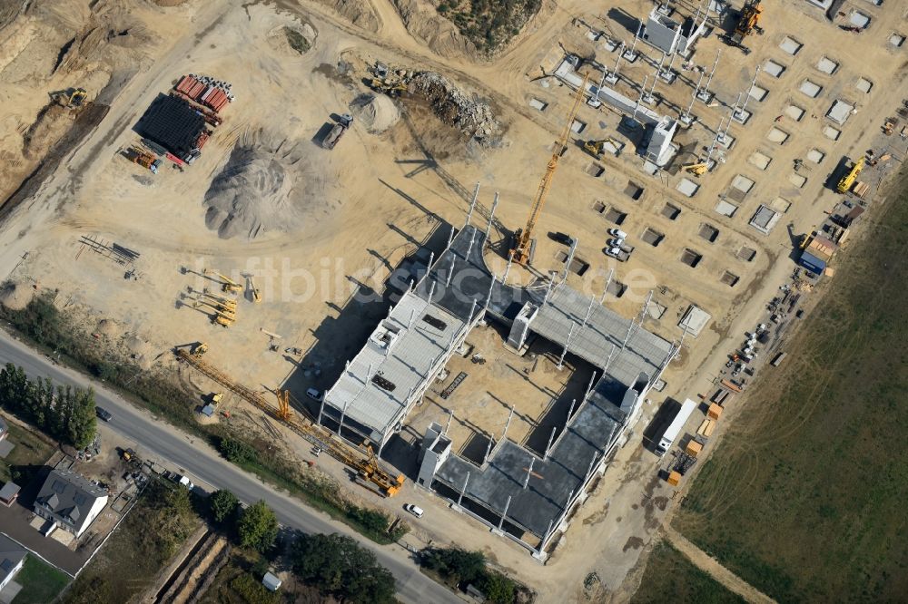 Berlin von oben - Baustelle zum Neubau eines Möbelhauses der Porta-Gruppe in Mahlsdorf in Berlin