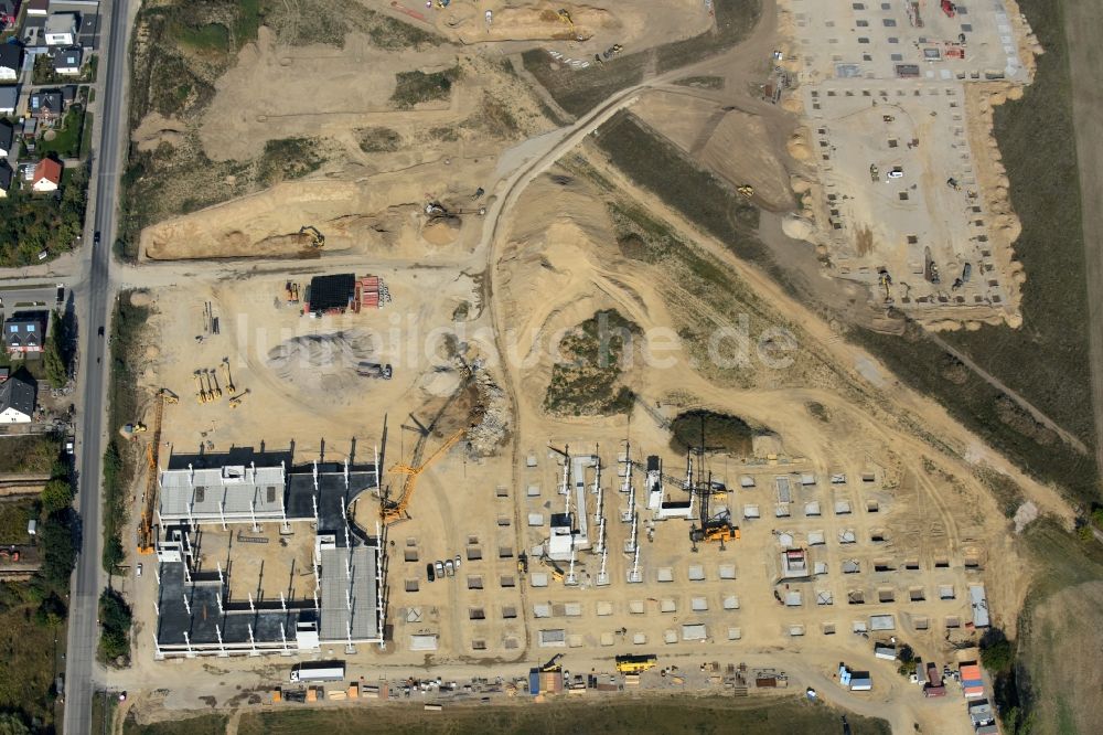 Berlin von oben - Baustelle zum Neubau eines Möbelhauses der Porta-Gruppe in Mahlsdorf in Berlin