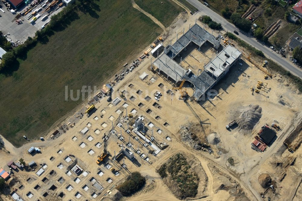 Berlin von oben - Baustelle zum Neubau eines Möbelhauses der Porta-Gruppe in Mahlsdorf in Berlin