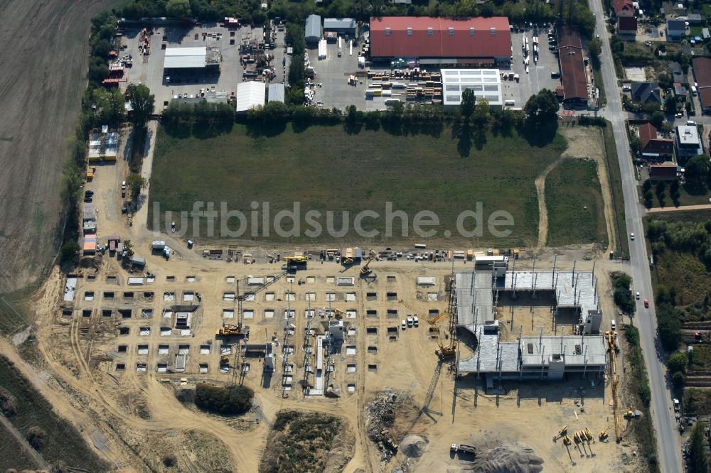 Berlin von oben - Baustelle zum Neubau eines Möbelhauses der Porta-Gruppe in Mahlsdorf in Berlin