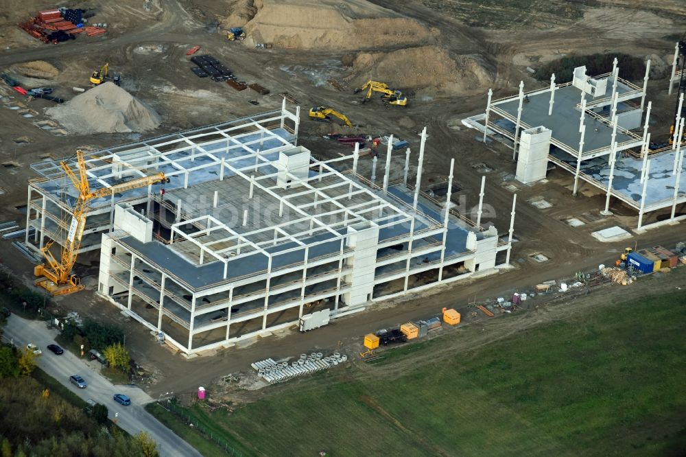 Berlin aus der Vogelperspektive: Baustelle zum Neubau eines Möbelhauses der Porta-Gruppe in Mahlsdorf in Berlin