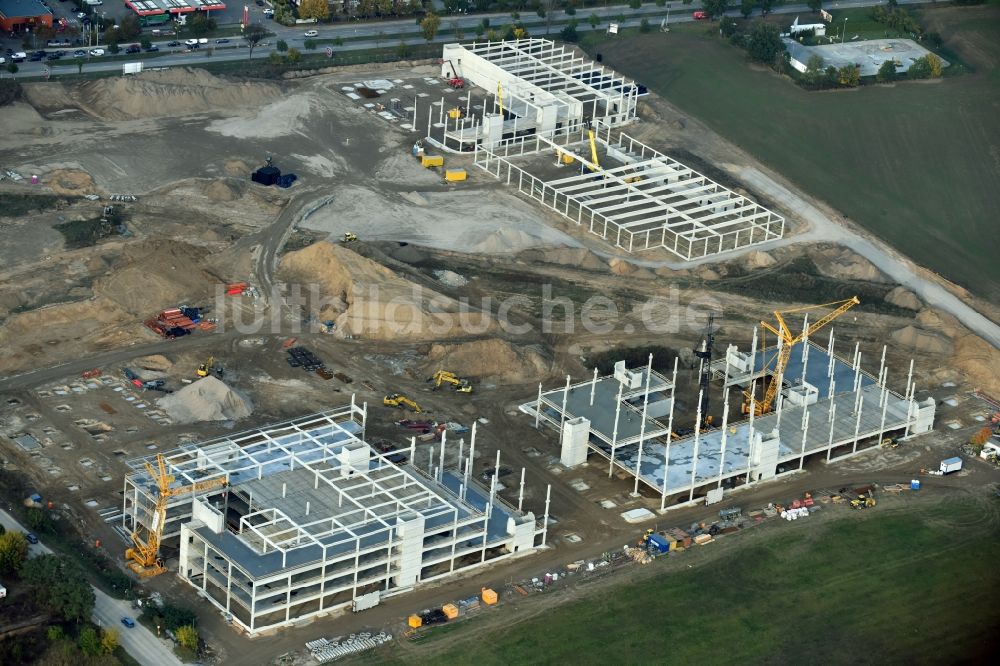 Luftbild Berlin - Baustelle zum Neubau eines Möbelhauses der Porta-Gruppe in Mahlsdorf in Berlin