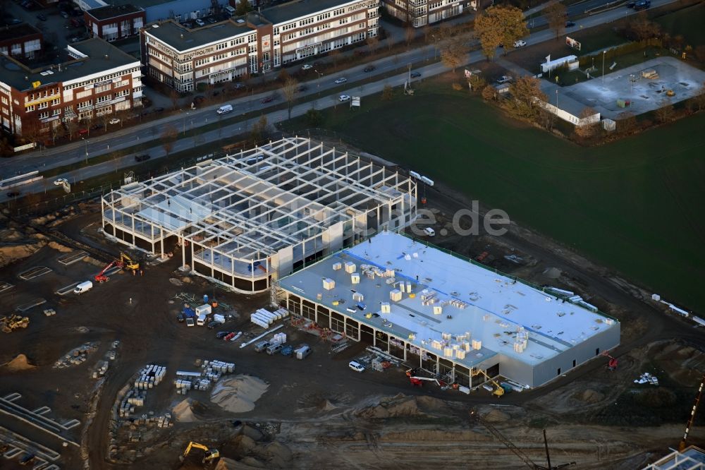 Berlin aus der Vogelperspektive: Baustelle zum Neubau eines Möbelhauses der Porta-Gruppe in Mahlsdorf in Berlin