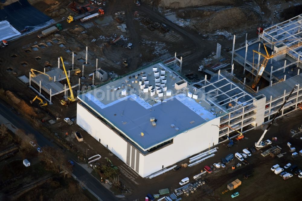 Luftbild Berlin - Baustelle zum Neubau eines Möbelhauses der Porta-Gruppe in Mahlsdorf in Berlin