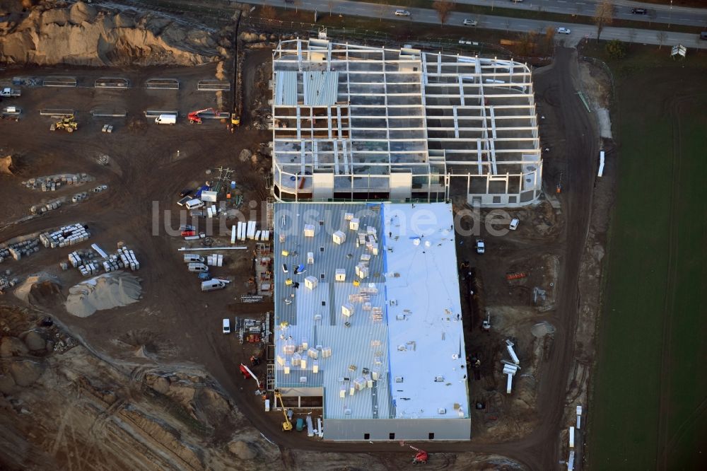 Berlin aus der Vogelperspektive: Baustelle zum Neubau eines Möbelhauses der Porta-Gruppe in Mahlsdorf in Berlin