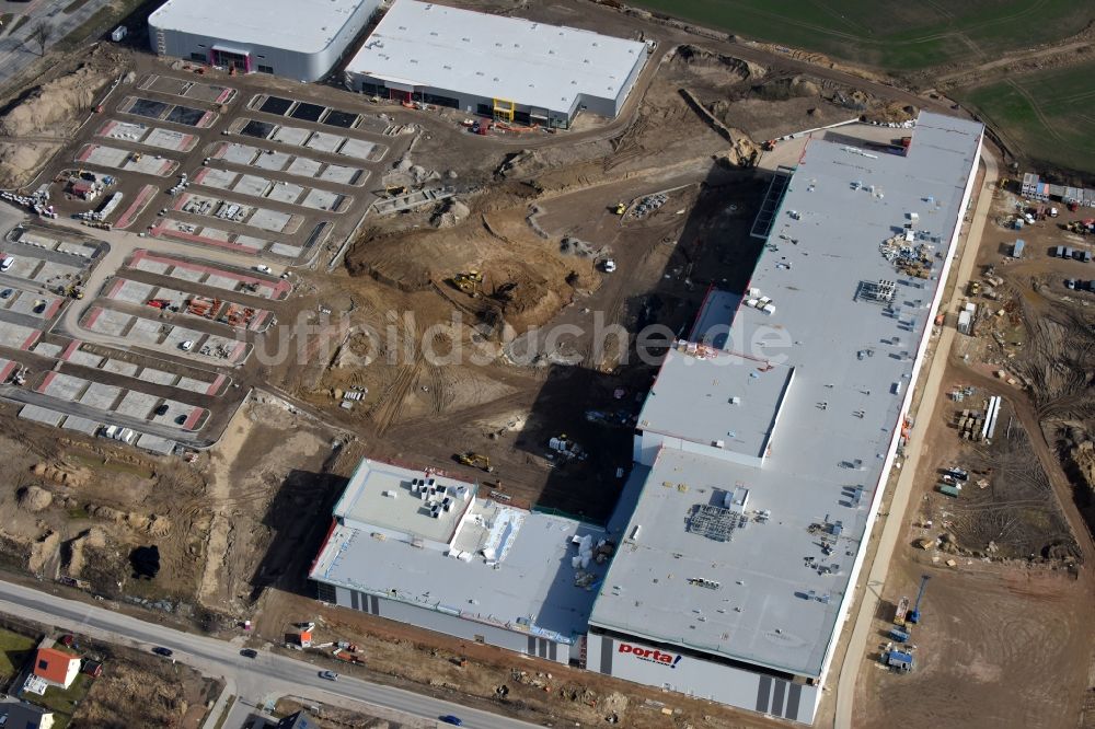 Berlin von oben - Baustelle zum Neubau eines Möbelhauses der Porta-Gruppe in Mahlsdorf in Berlin