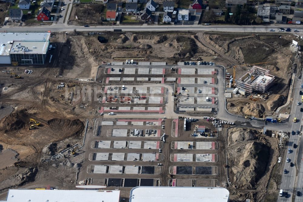 Berlin aus der Vogelperspektive: Baustelle zum Neubau eines Möbelhauses der Porta-Gruppe in Mahlsdorf in Berlin