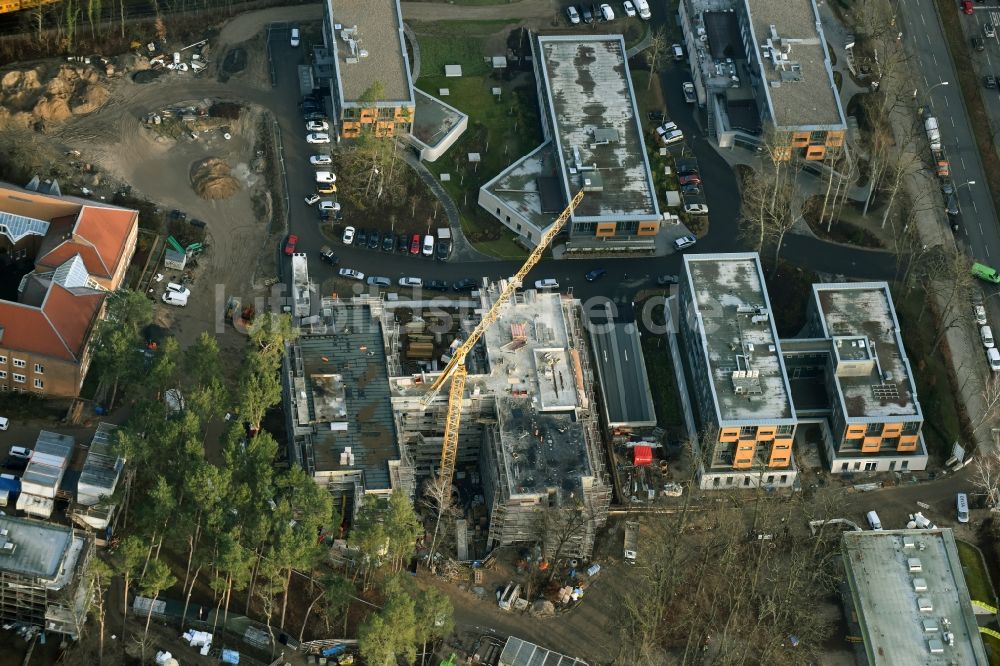 Luftbild Berlin - Baustelle zum Neubau am Medizinisches Versorgungszentrum Onkologischer Schwerpunkt am Oskar-Helene-Heim an der Clayallee in Berlin