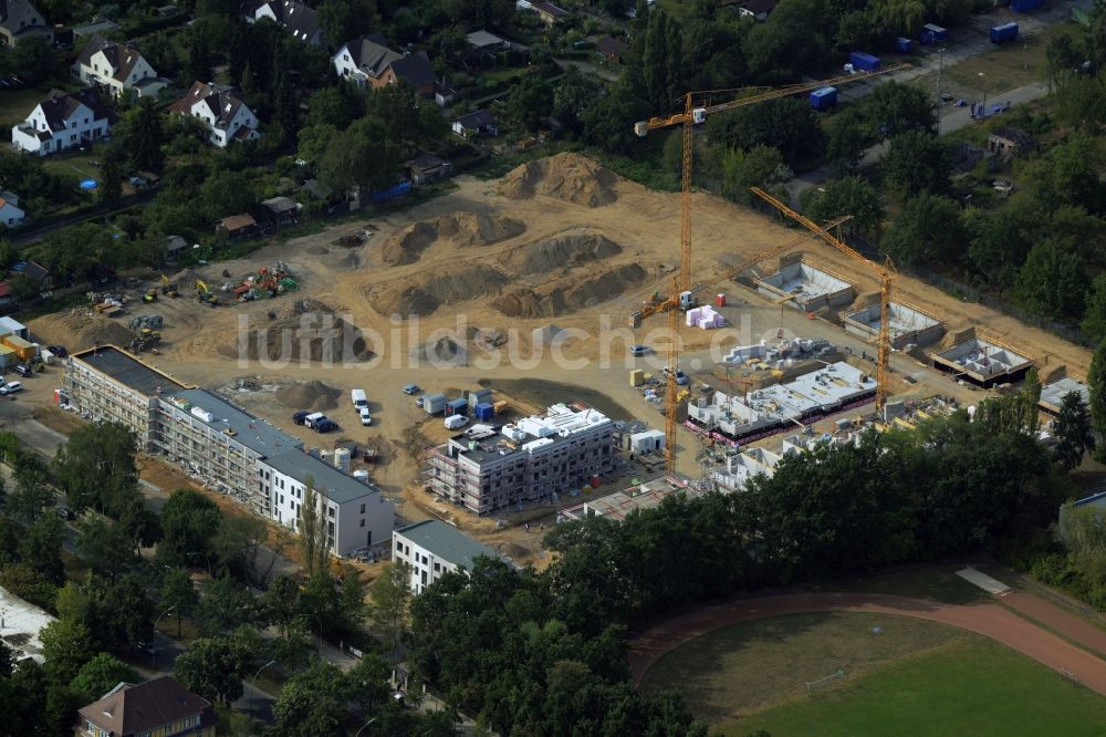 Berlin von oben - Baustelle zum Neubau einer Ein- und Mehrfamilienhaus Siedlung an der Malterserstraße im Ortsteil Lankwitz in Berlin