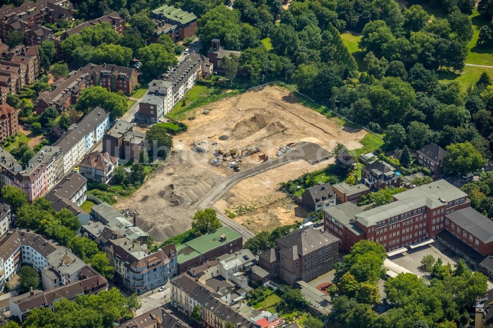 Duisburg von oben - Baustelle zum Neubau einer Mehrfamilienhaus-Wohnanlage der Aachener Siedlungs- und Wohnungsgesellschaft mbH in Duisburg im Bundesland Nordrhein-Westfalen, Deutschland